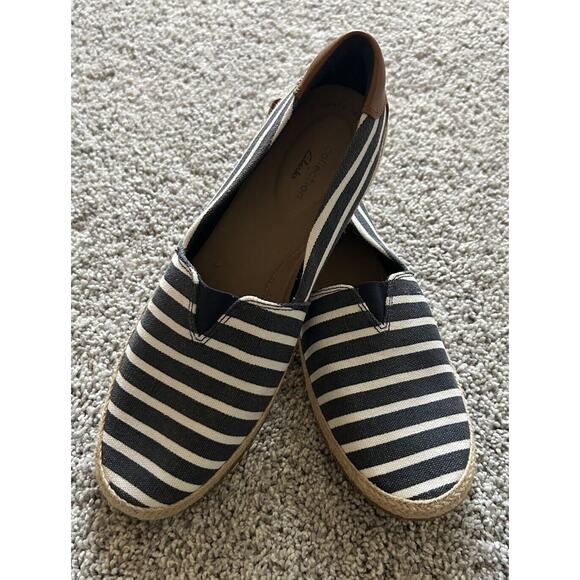 Clarks Womens Loafers Shoes Blue White Denim Striped Slip On Casual 9M Espadrill - Picture 1 of 11